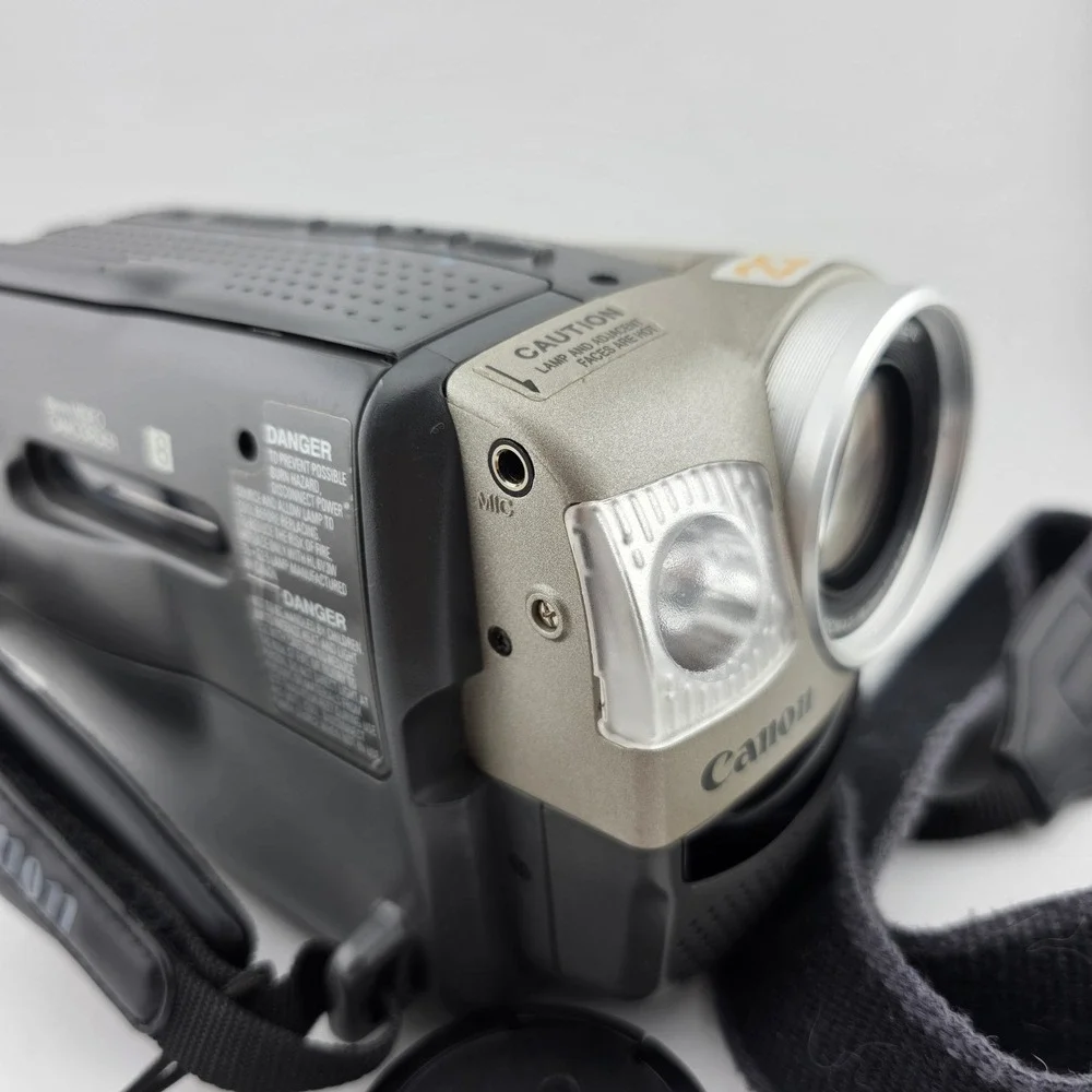 Canon Camcorder ES190 8mm NTSC Silver 22x Optical 440x Digital Zoom  Tested Read